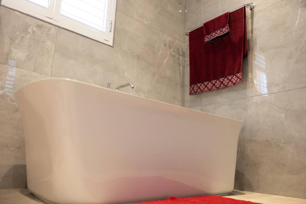 Garten Wohnung Mit Pool, 2 Schlafzimmer Fokváros Kültér fotó