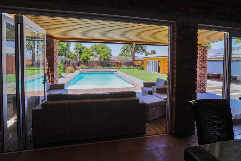 Garten Wohnung Mit Pool, 2 Schlafzimmer Fokváros Kültér fotó