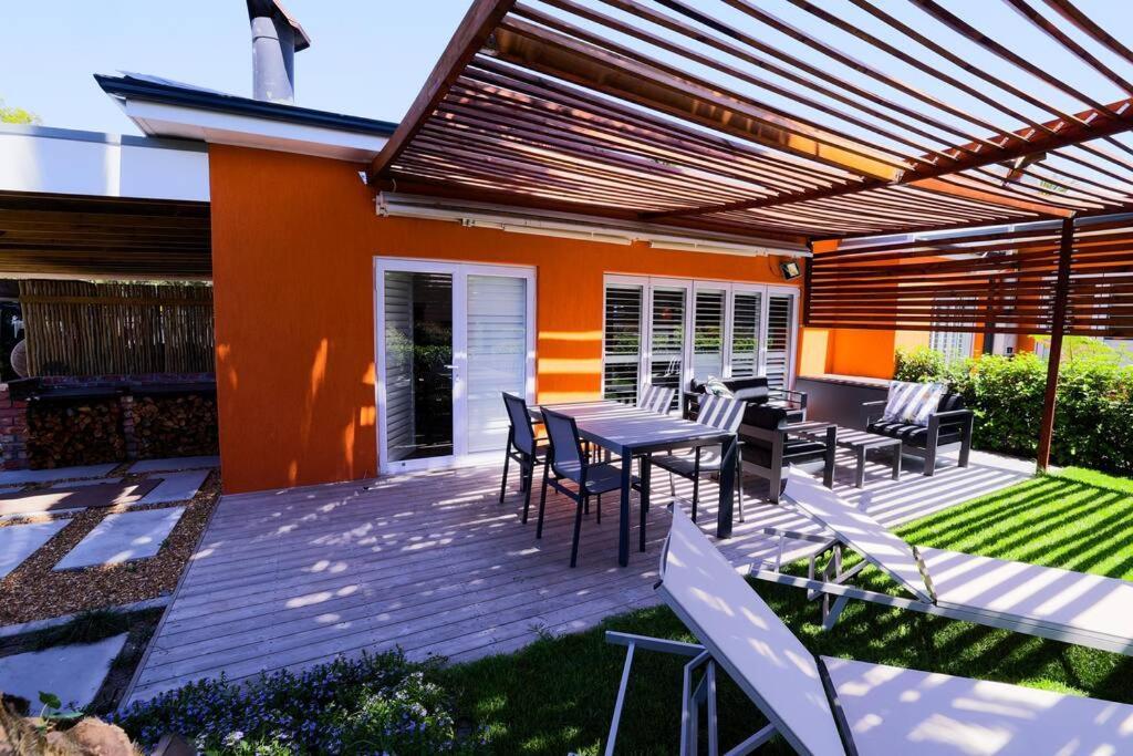 Garten Wohnung Mit Pool, 2 Schlafzimmer Fokváros Kültér fotó