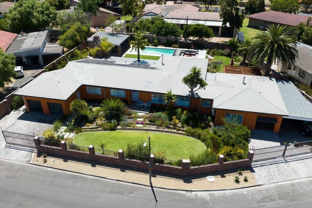 Garten Wohnung Mit Pool, 2 Schlafzimmer Fokváros Kültér fotó